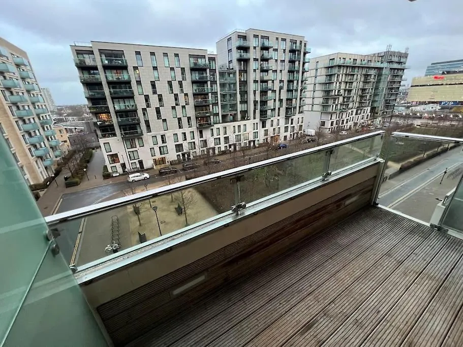Modern 2 Bed - Olympic Park Stratford Apartment London